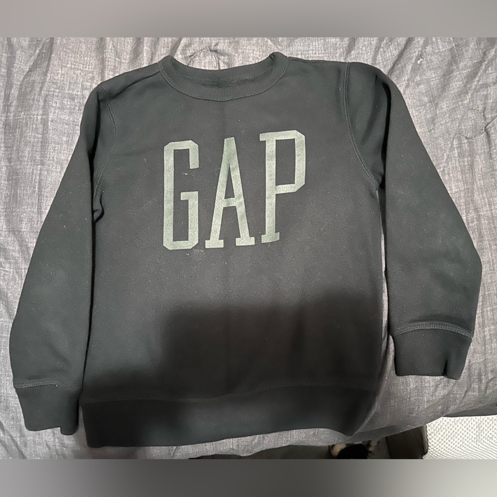Boys GAP pullover Size Small